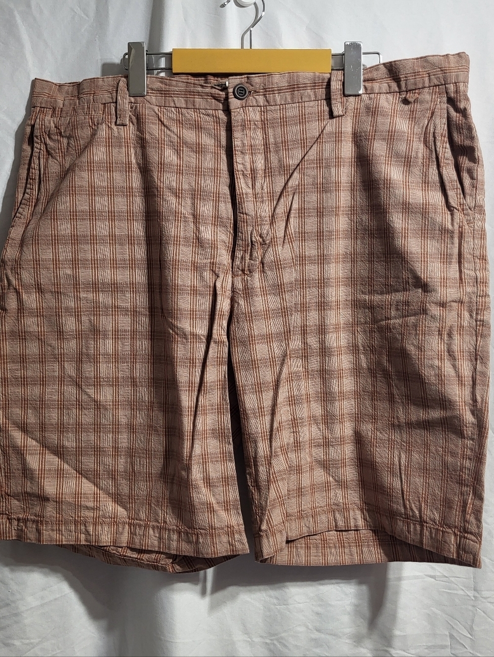 Joseph Abboud Coral Plaid Shorts, Size 42